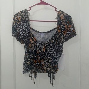 Crop Top Black floral top